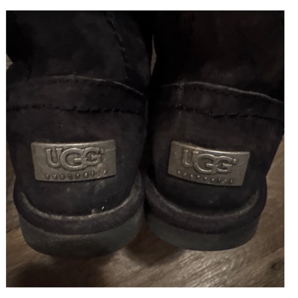 UGG note interior